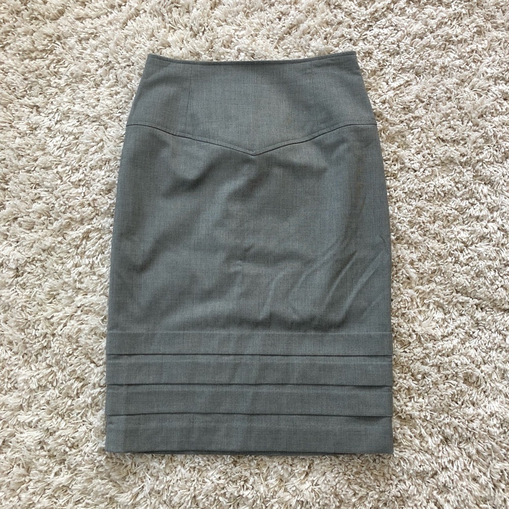 Gray Worthington pencil skirt size 4